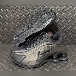 Nike Shox R4 Triple Black Sneakers GS Size 5Y‎ Womens Size 6.5